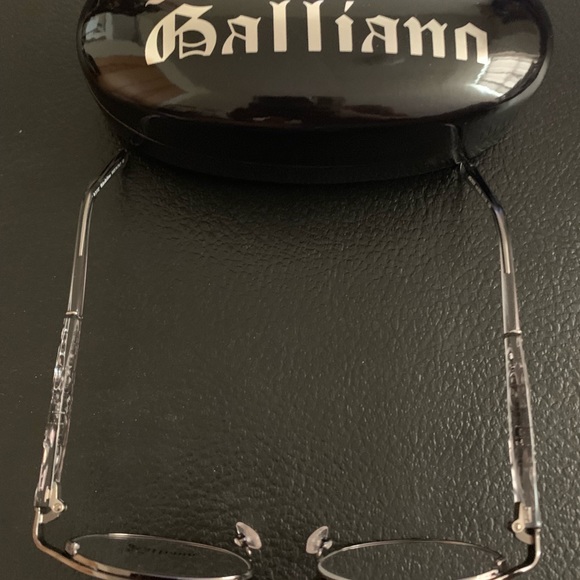 Eyewear - Picture 5 of 6